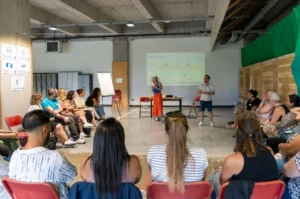 Atelier de sensibilisation animé par Ewen et Virginie de Hybride et Paillette organisme de formation en communication